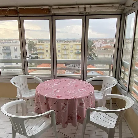 3 Pieces Avec Climatisation Et Parking Au Centre De Canet-plage - Fr-1-696-105 *