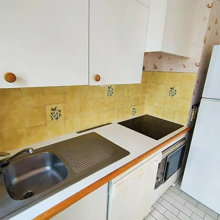 Apartament 3 Pieces Avec Climatisation Et Parking Au Centre De Canet-plage - Fr-1-696-105 *