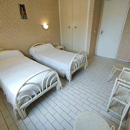 3 Pieces Avec Climatisation Et Parking Au Centre De Canet-plage - Fr-1-696-105 Apartment