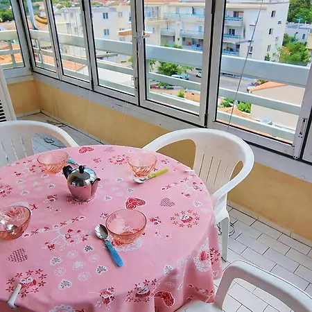 Apartment 3 Pieces Avec Climatisation Et Parking Au Centre De Canet-plage - Fr-1-696-105
