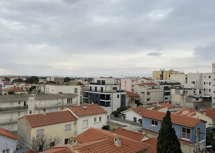 شقة 3 Pieces Avec Climatisation Et Parking Au Centre De Canet-plage - Fr-1-696-105 *