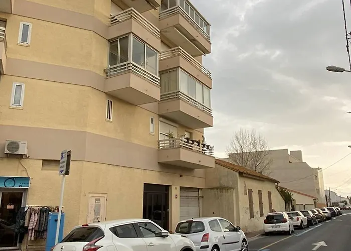 3 Pieces Avec Climatisation Et Parking Au Centre De Canet-plage - Fr-1-696-105 كانيه
